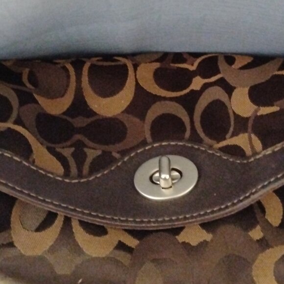❤️COACH Chelsea Tricolor Turnlock 10143 Brown signature Purse - Picture 6 of 9